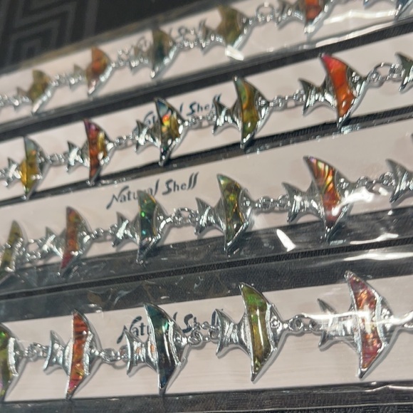 👋 3/$15 FASHION JEWELRY FISH BRACELET NWT - Picture 3 of 5